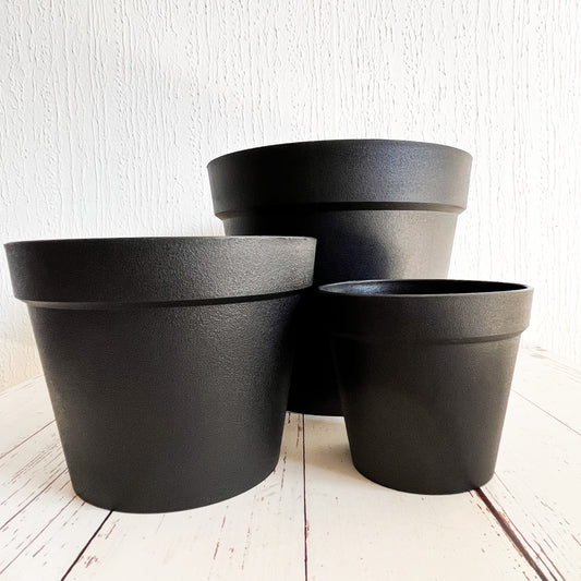 Macetas Negras de Plástico Rígido para Plantas – Estilo Moderno y Elegante
